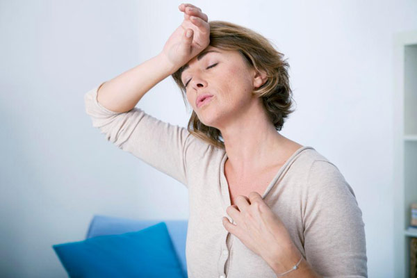 Dễ dàng loại bỏ triệu chứng bốc hỏa lên đầu ở phụ nữ mãn kinh 1